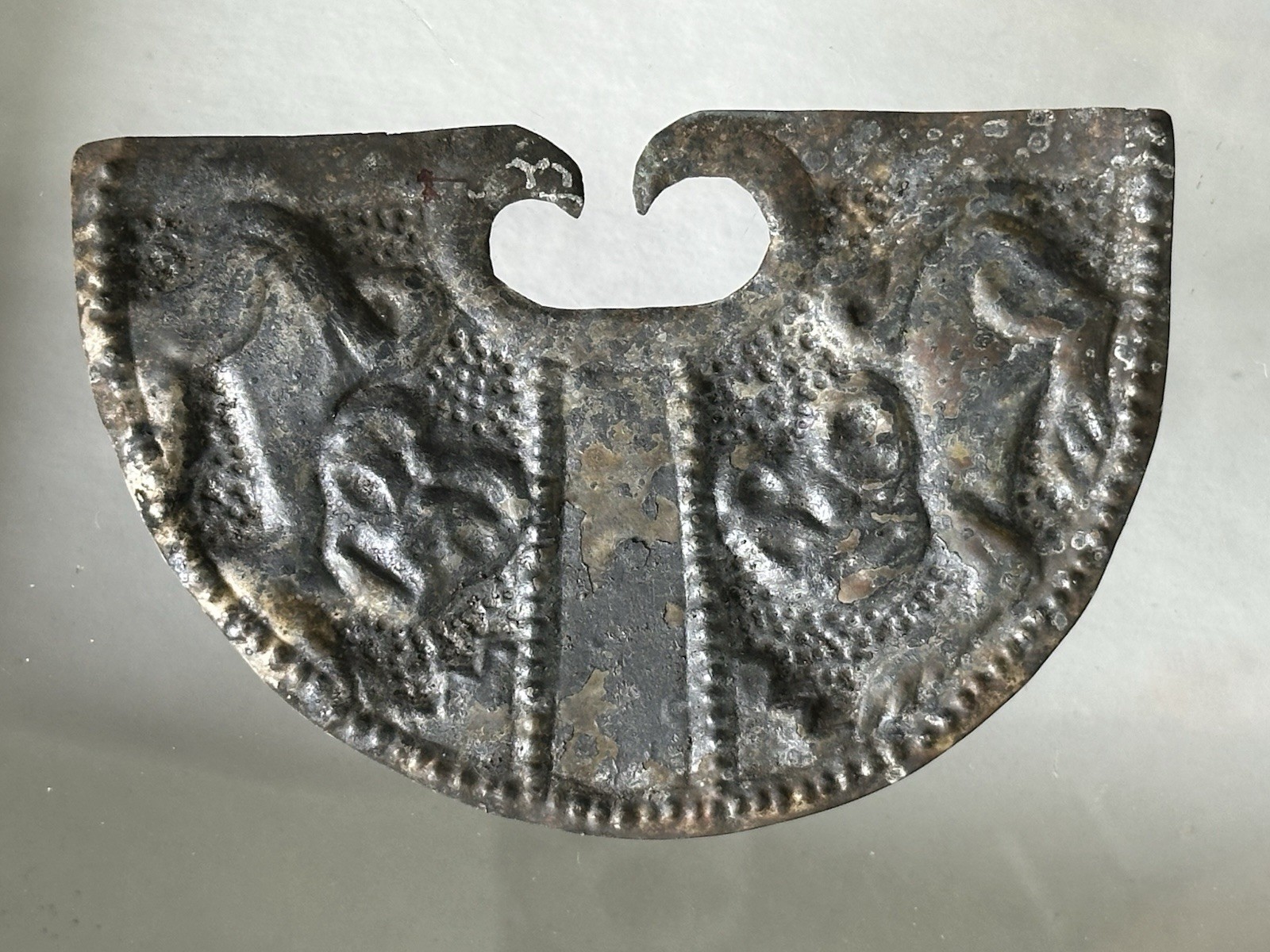 PHENOMENAL PRE-COLUMBIAN SILVER JAGUAR EFFIGY NOSE RING PENDANT GORGET PERU, COA PHENOMENAL PRE-COLUMBIAN SILVER JAGUAR EFFIGY NOSE RING PENDANT GORGET PERU, COA