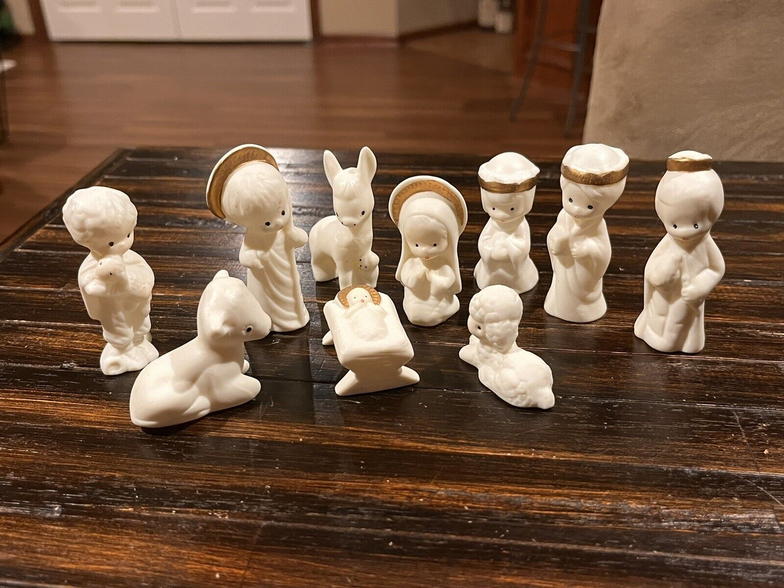 Vtg. White Ceramic Christmas Nativity Set Scene, 10 Small Pieces/Figurines NICE