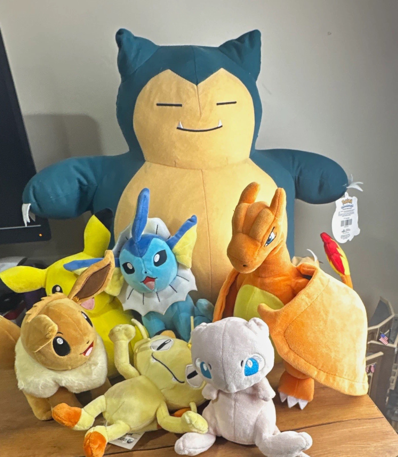 Pokémon Center Plush Lot 7 Pikachu Charizard Snorlax Eevee Meowth Vapareon mew 