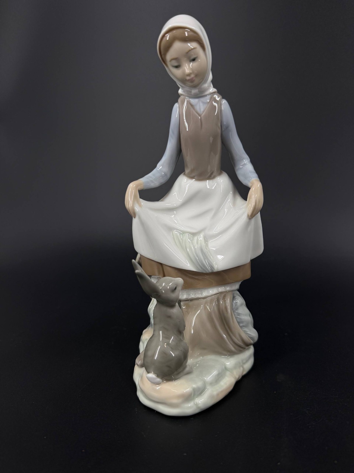 Lladro 4826 Girl with Rabbit Porcelain Figurine Spain 9.25 Lladro 4826 Girl with Rabbit Porcelain Figurine Spain 9.25