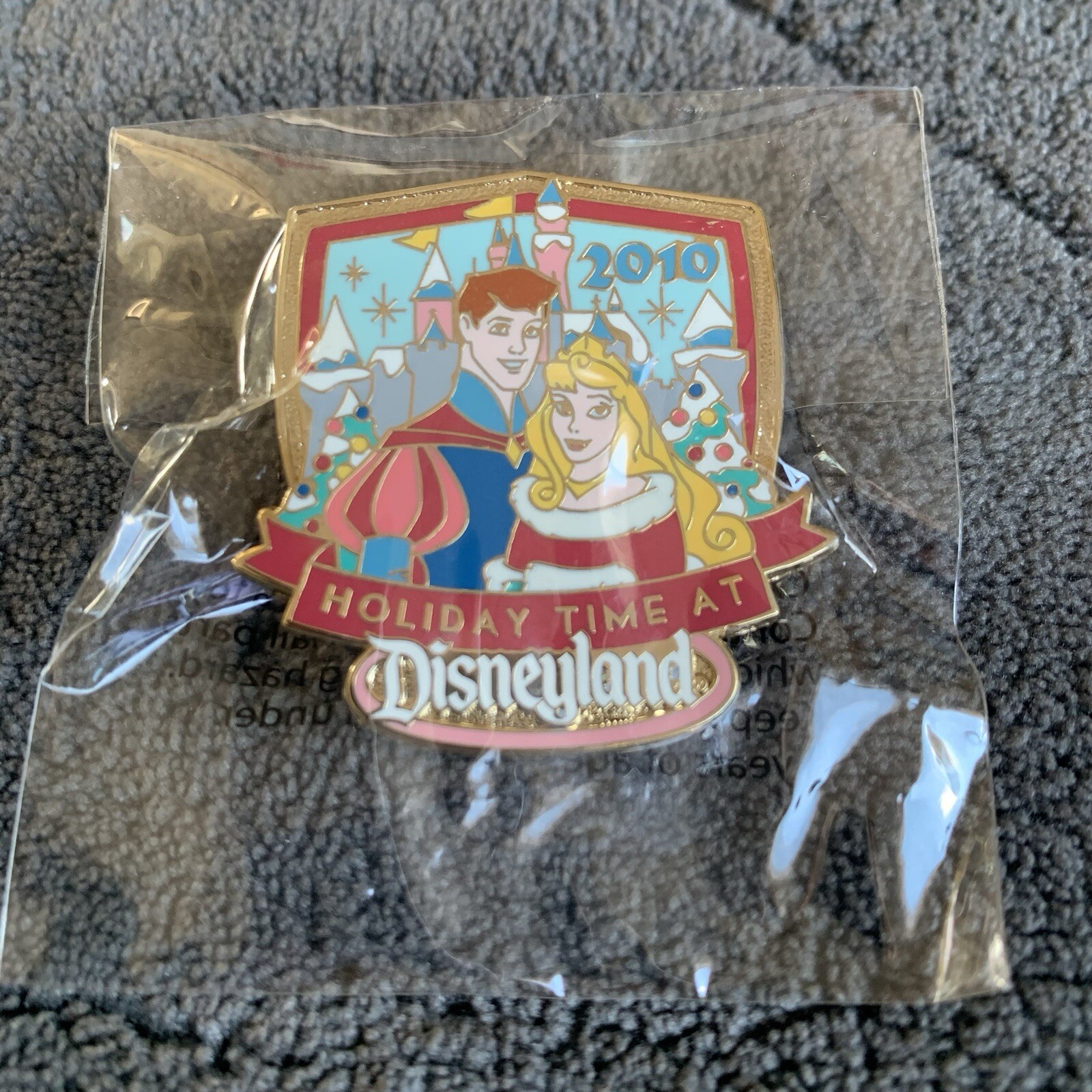 Disney Holiday Time At Disneyland 2010 Pin Sleeping Beauty Castle NIP Christmas Disney Holiday Time At Disneyland 2010 Pin Sleeping Beauty Castle NIP Christmas