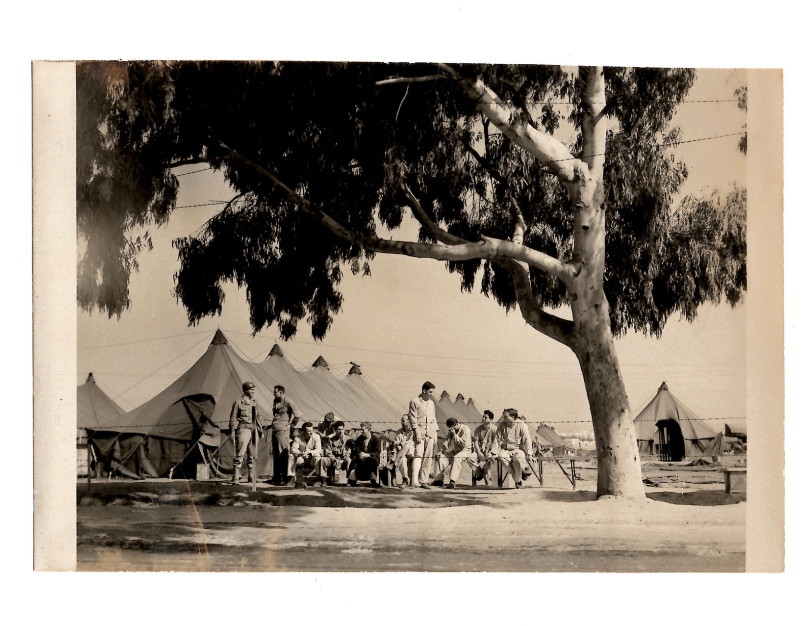 WWII WW2 Original Photo Soldiers in Tent City 1940s *READ* WWII WW2 Original Photo Soldiers in Tent City 1940s *READ*