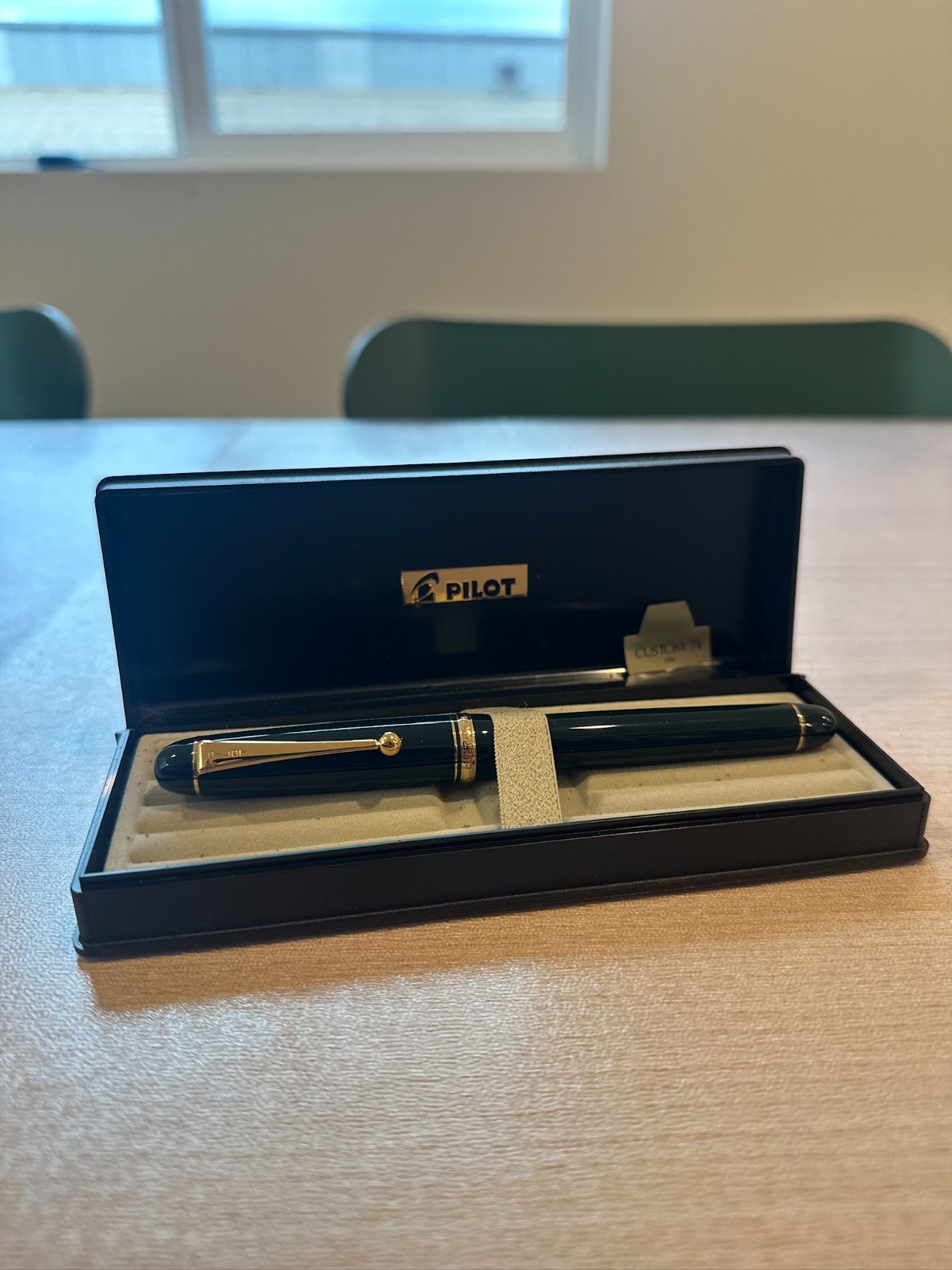 Pilot Custom 74 Fountain Pen – Dark Green – 14k 585 Gold Nib Pilot Custom 74 Fountain Pen – Dark Green – 14k 585 Gold Nib