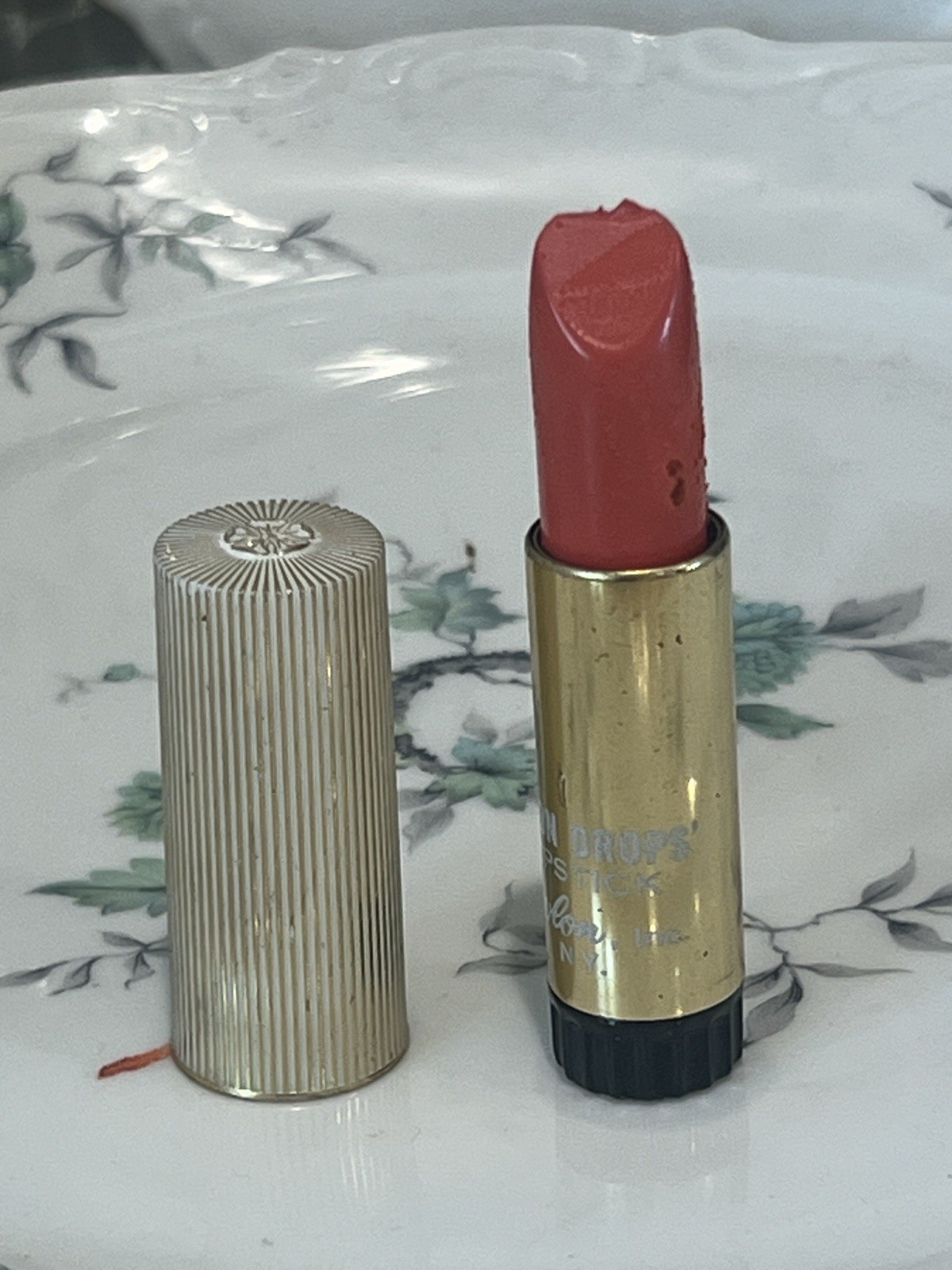 VINTAGE REVLON MID CENTURY Collectible MOON DROPS Lipstick TERRA ROSA NEW VINTAGE REVLON MID CENTURY Collectible MOON DROPS Lipstick TERRA ROSA NEW