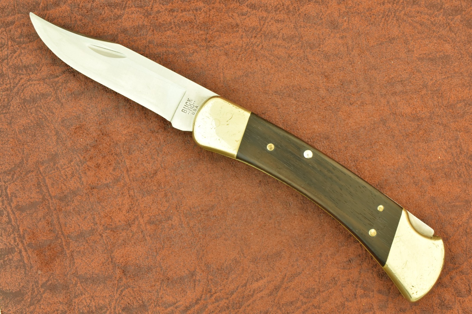 VINTAGE BUCK MADE IN USA 1972-1986 WOOD PREMIUM JUMBO LOCKBACK KNIFE 110 (24877)