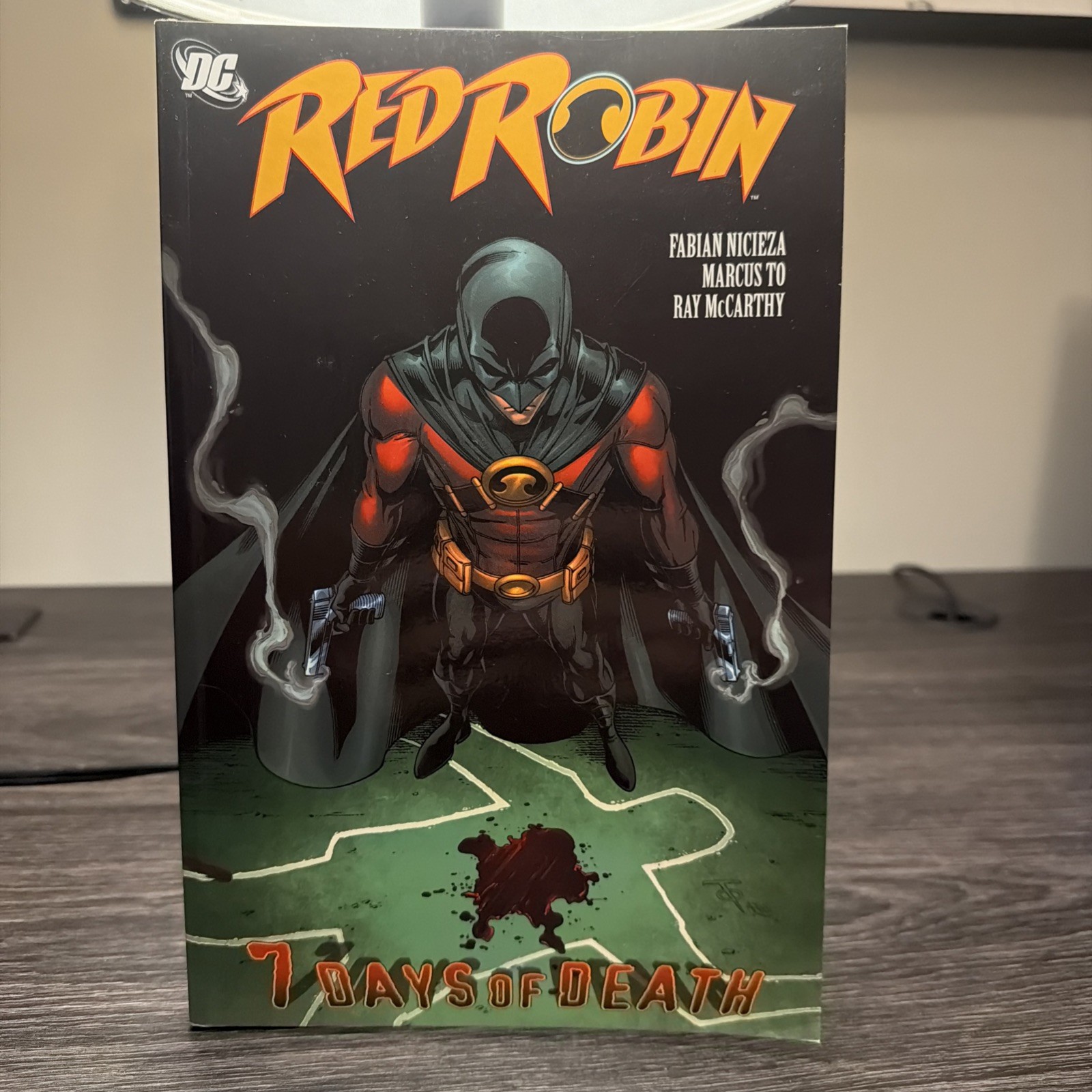 Red Robin: 7 Days of Death - paperback Nicieza, Fabian|To, Marcus Red Robin: 7 Days of Death - paperback Nicieza, Fabian|To, Marcus