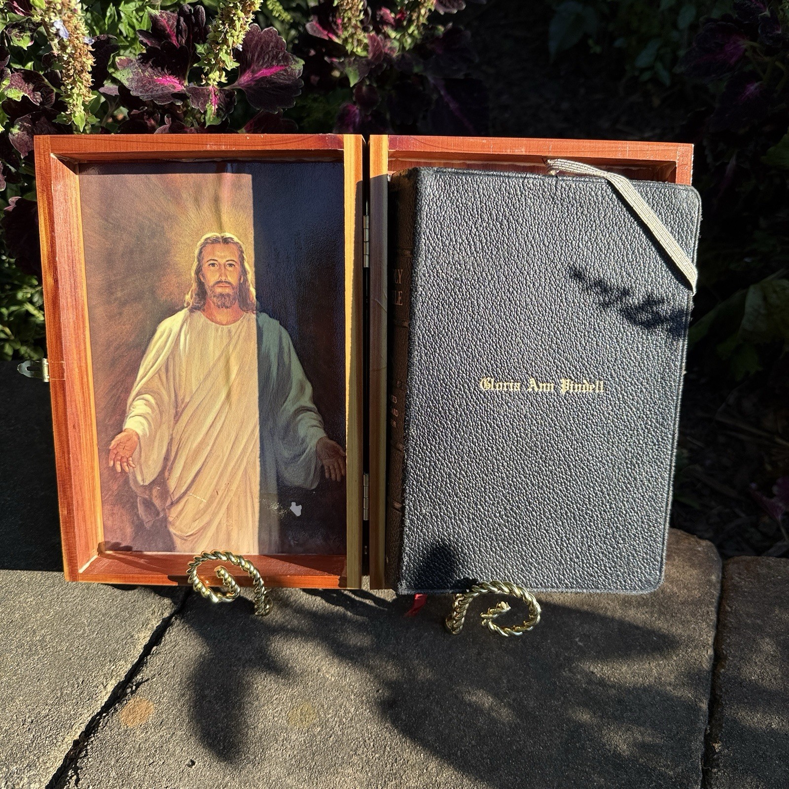Vintage 1953 RSV Holy Bible in Handcrafted Cedar Box - Thomas Nelson & Sons Vintage 1953 RSV Holy Bible in Handcrafted Cedar Box - Thomas Nelson & Sons