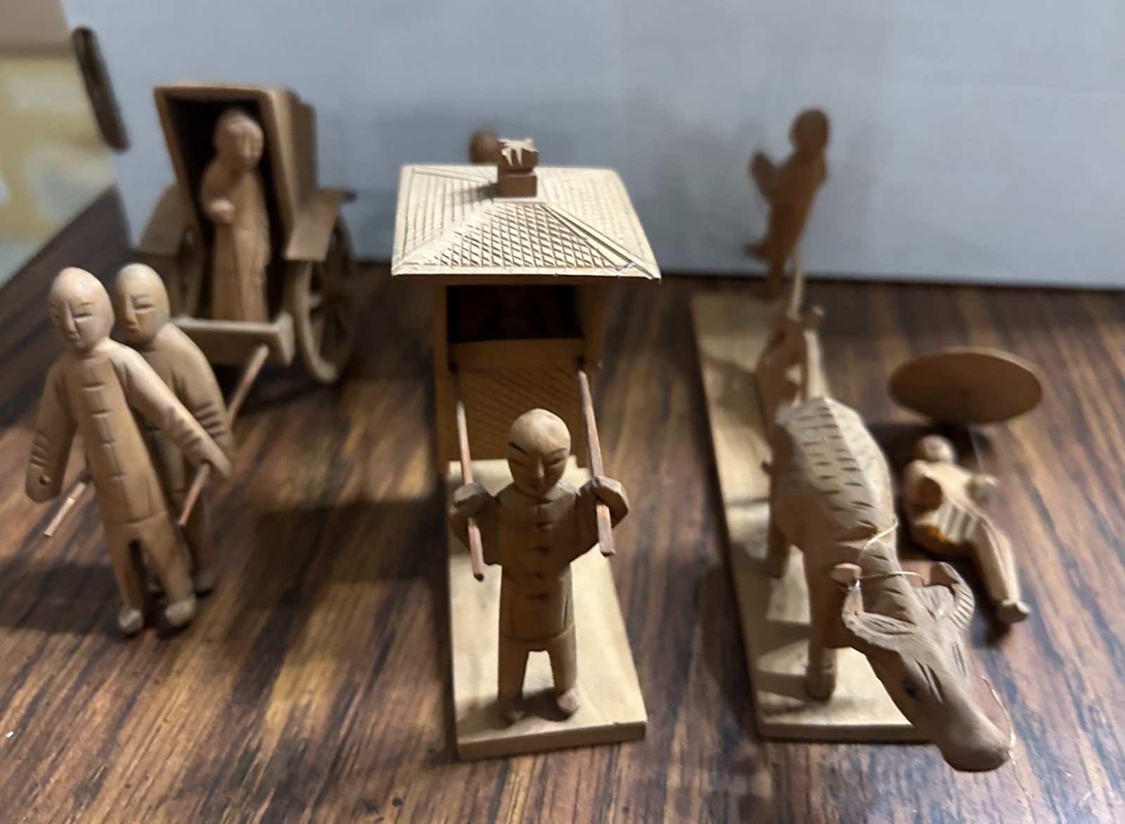 VINTAGE LOT OF WOODEN JAPANESE FIGURES VINTAGE LOT OF WOODEN JAPANESE FIGURES
