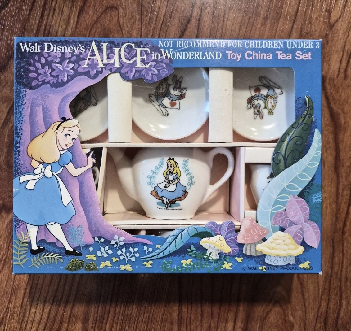 COMPLETE Vintage Alice In Wonderland Disney Tea Set Original Box ceramic