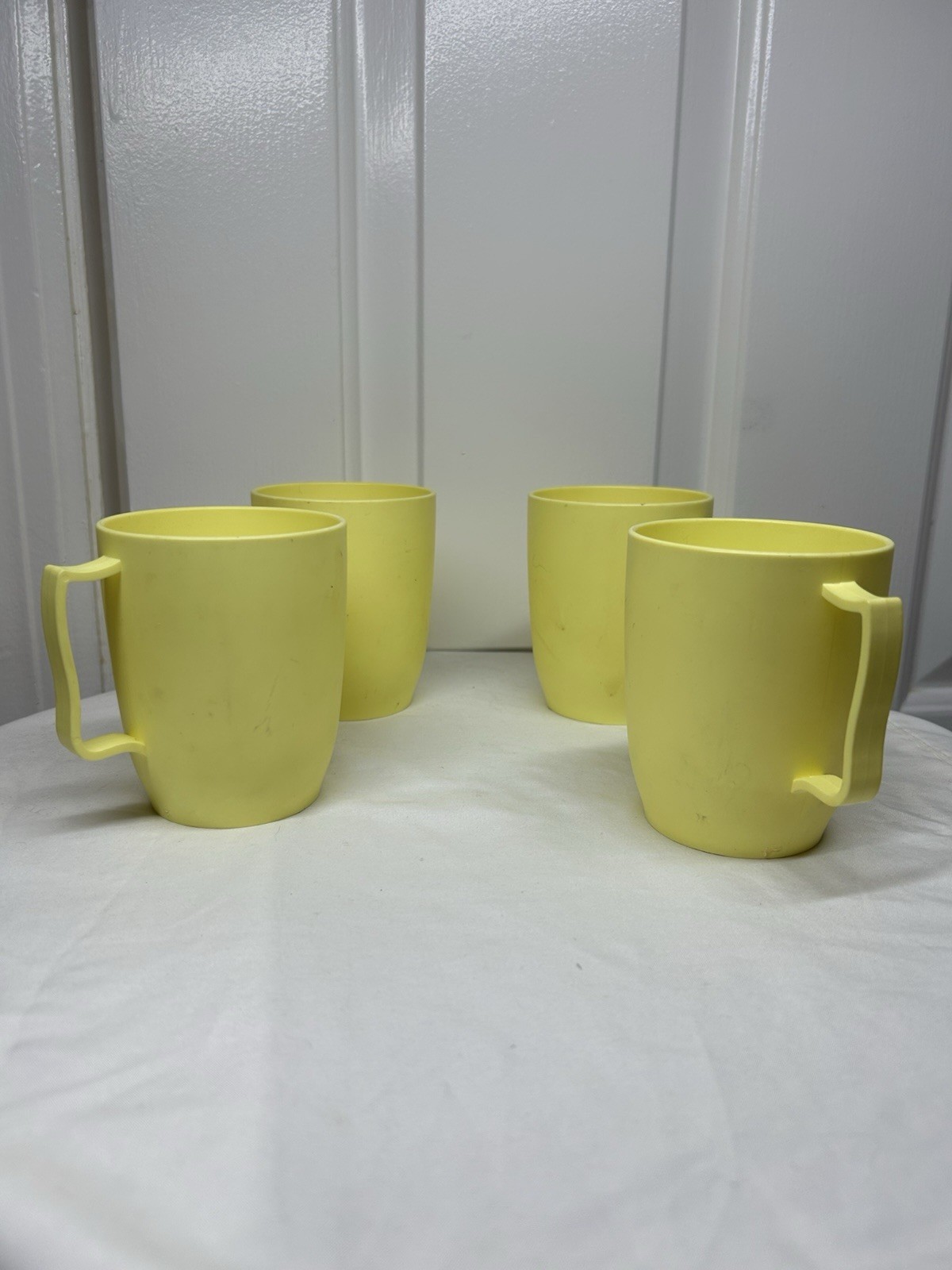 Vintage set of 4 Hawkeye Cups Burlington Basket Co Plastic Yellow Picnic 70s