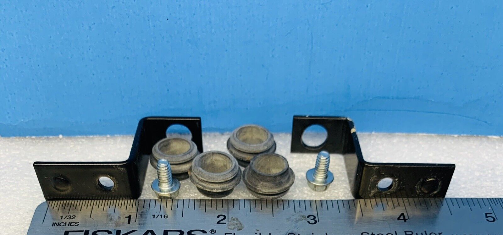 PHILIPS CDM12 & CDPRO2 LOT OF 4 ROWE CHASSIS GROMMETS AND CD HOLD DOWN BRACKETS