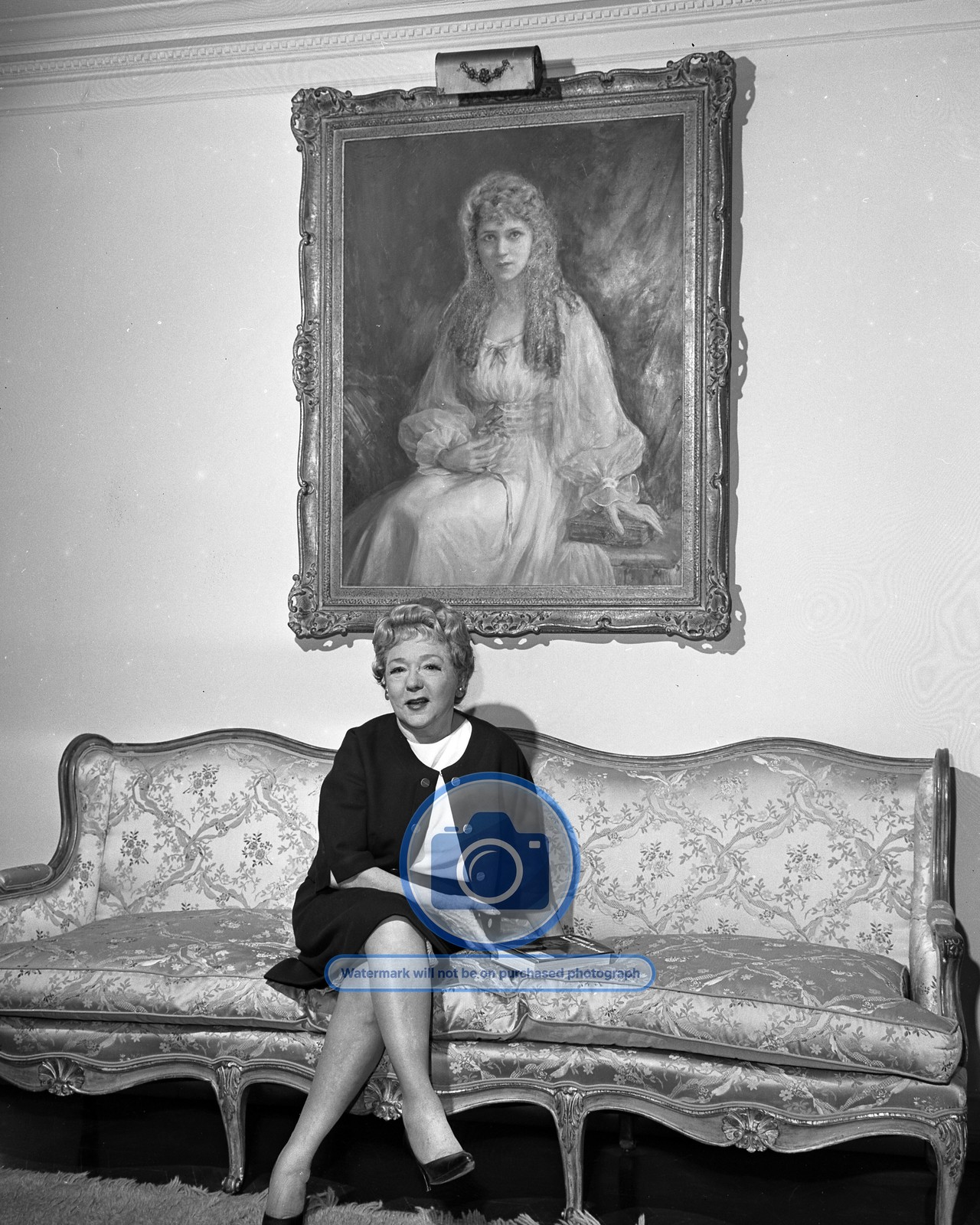 MARY PICKFORD FILM ACTRESS UNDER PORTRAIT OF HERSELF 8X10 PHOTO