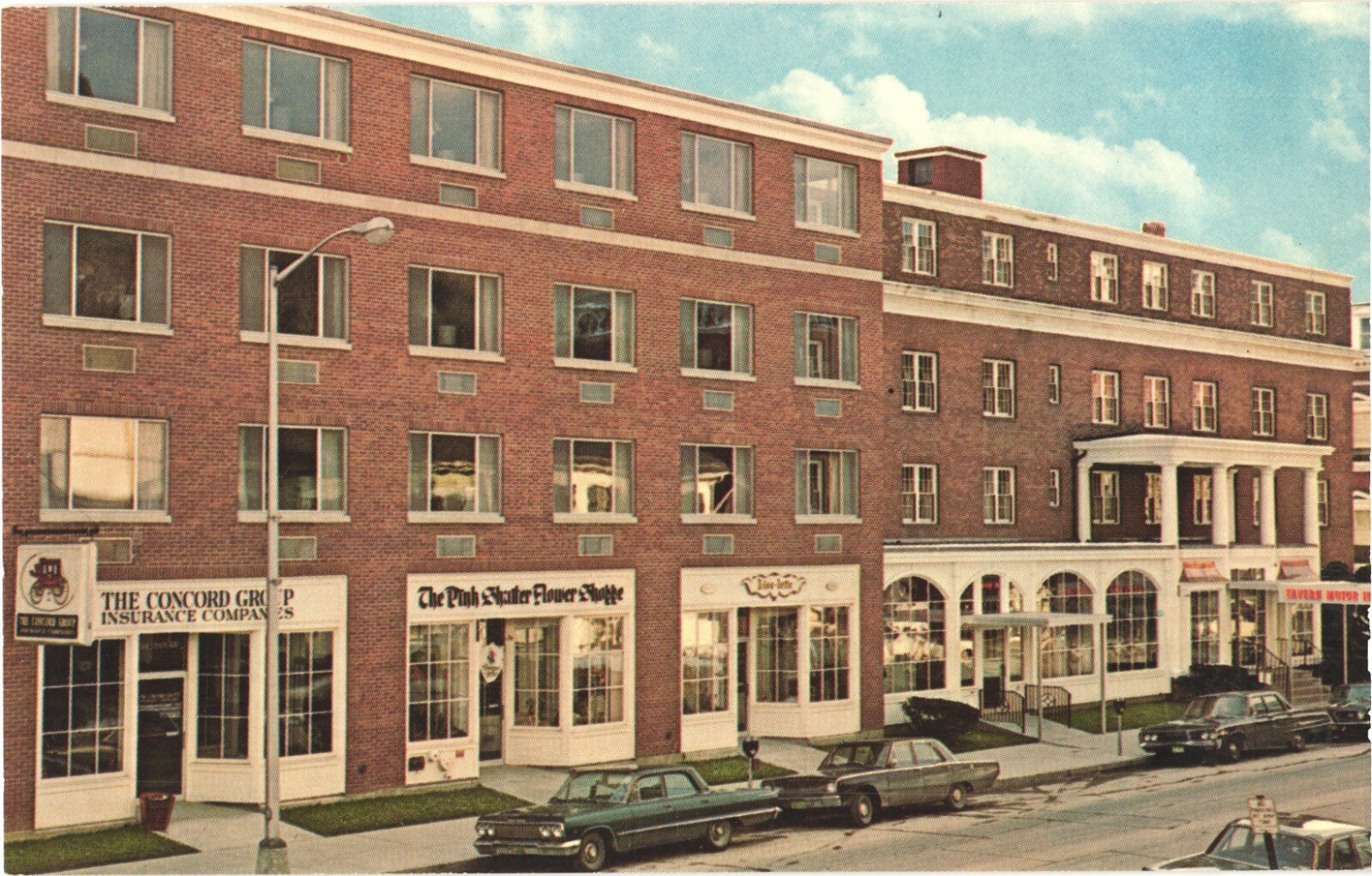 Montpelier VT Tavern Motor Inn Street View Chrome Postcard 1960s Unused Montpelier VT Tavern Motor Inn Street View Chrome Postcard 1960s Unused