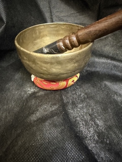 Antique Healing Singing bowl 4.4