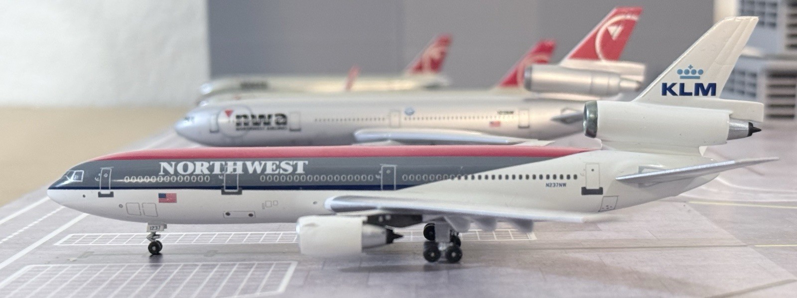 Aeroclassics Northwest Airlines KLM Douglas DC-10-30 1:400 N237NW ACN237NW