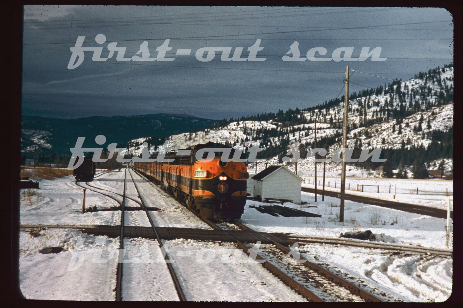 R DUPLICATE SLIDE - Great Northern GN 365 Passenger Action in Snow