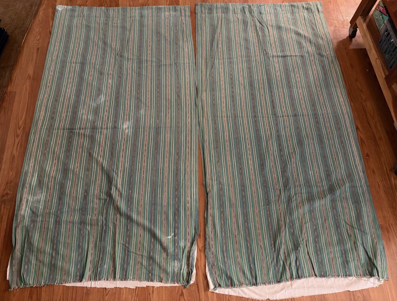 Vintage 2 Piece Green Curtains 33”x65” Vintage 2 Piece Green Curtains 33”x65”