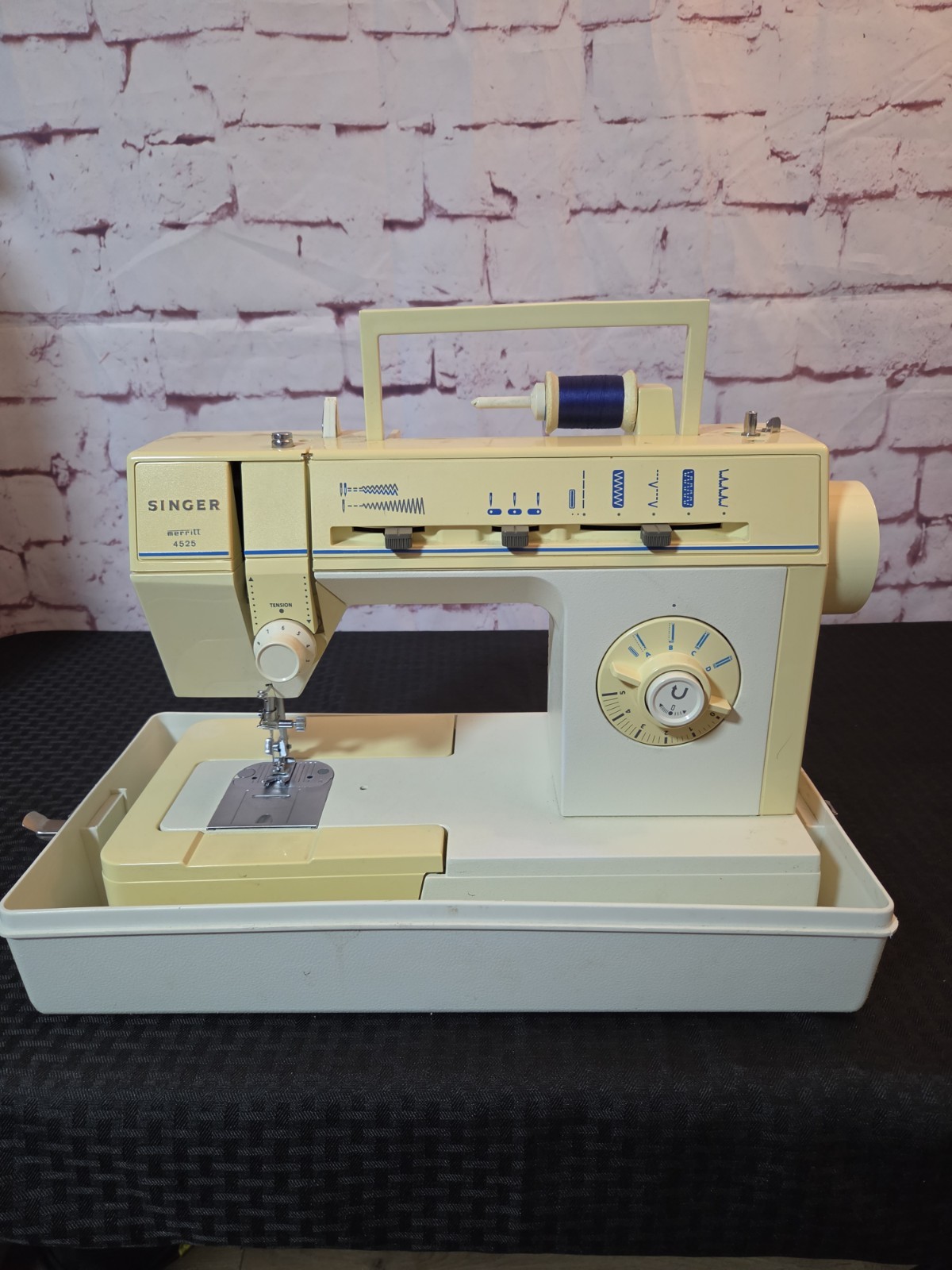 Singer Merritt 4525 Free Arm Sewing Machine w/ Foot Pedal & Case - Vintage WORKS