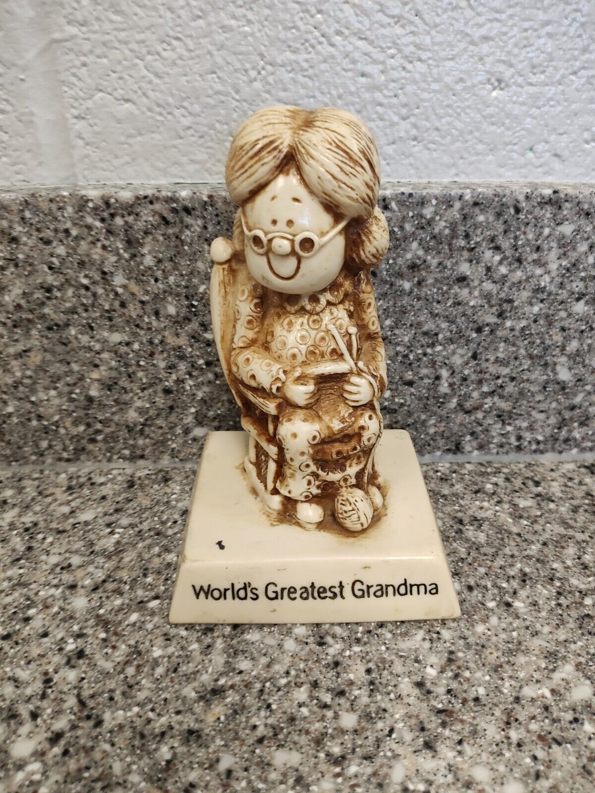 Vintage 1975 Russ Berrie & Co. World\'s Greatest Grandma Plastic Statue