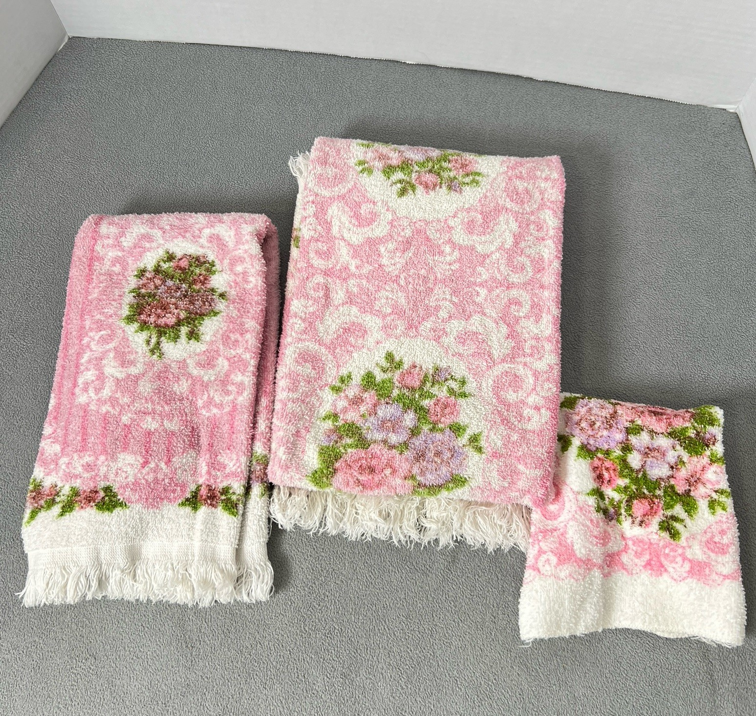 VTG 1950s 3 Pc. Bath Towel Hand Towel Fringed Wash Cloth Pink Floral Cotton VTG 1950s 3 Pc. Bath Towel Hand Towel Fringed Wash Cloth Pink Floral Cotton