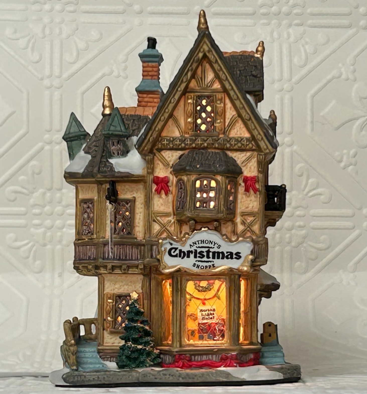 Lemax Carole Towne Anthony's Christmas Shoppe Lighted Victorian Village 2014 Lemax Carole Towne Anthony's Christmas Shoppe Lighted Victorian Village 2014