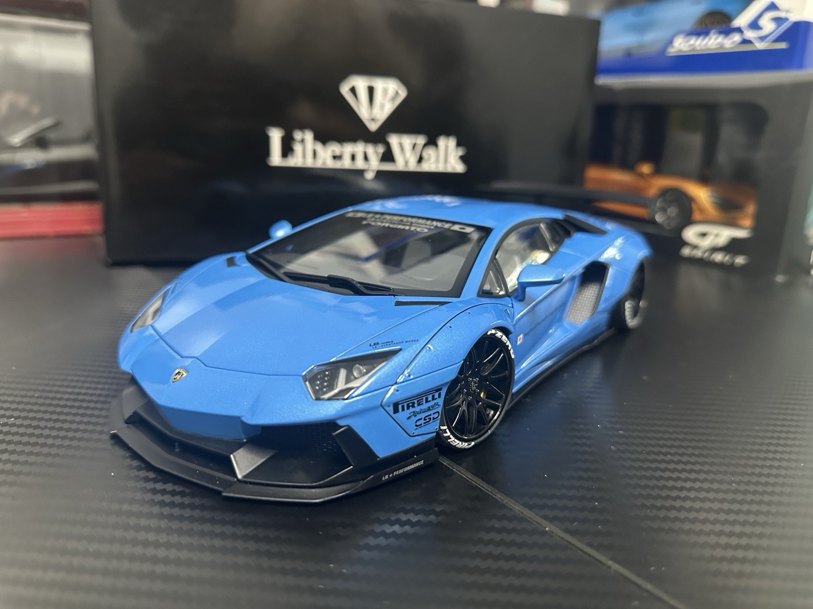 AutoArt 1/18 Liberty Walk Lamborghini Aventador Diecast Model Good Condition AutoArt 1/18 Liberty Walk Lamborghini Aventador Diecast Model Good Condition
