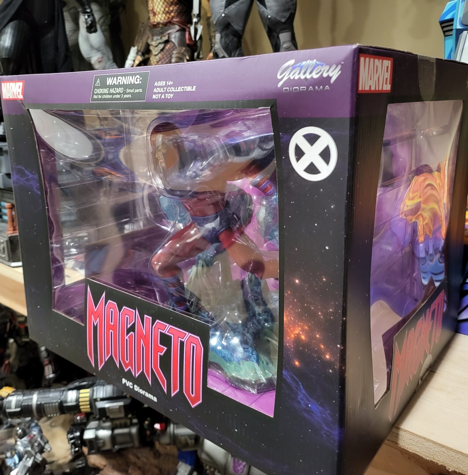 DENTED BOX Diamond Select Marvel Comic Gallery X-Men Magneto Statue DENTED BOX DENTED BOX Diamond Select Marvel Comic Gallery X-Men Magneto Statue DENTED BOX