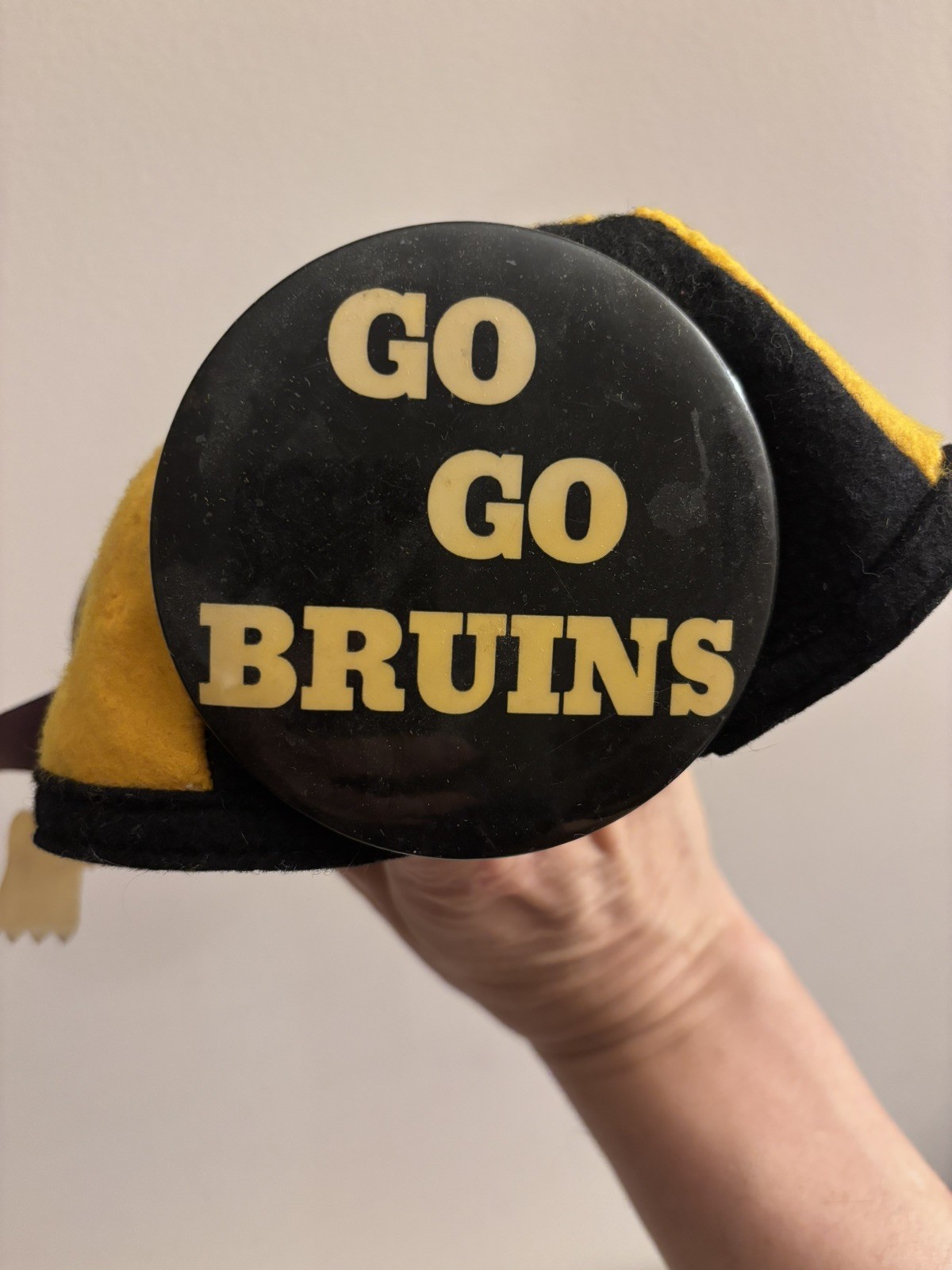 VINTAGE Boston Bruins pinback buttons & beanie NHL hockey late 1960s VINTAGE Boston Bruins pinback buttons & beanie NHL hockey late 1960s