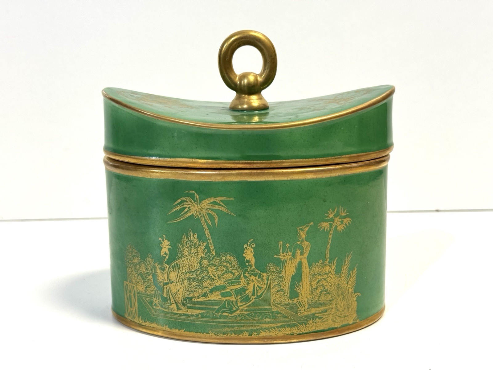 Vintage Mottahedeh Italy Green Chinoiserie Porcelain Lidded Box Vintage Mottahedeh Italy Green Chinoiserie Porcelain Lidded Box