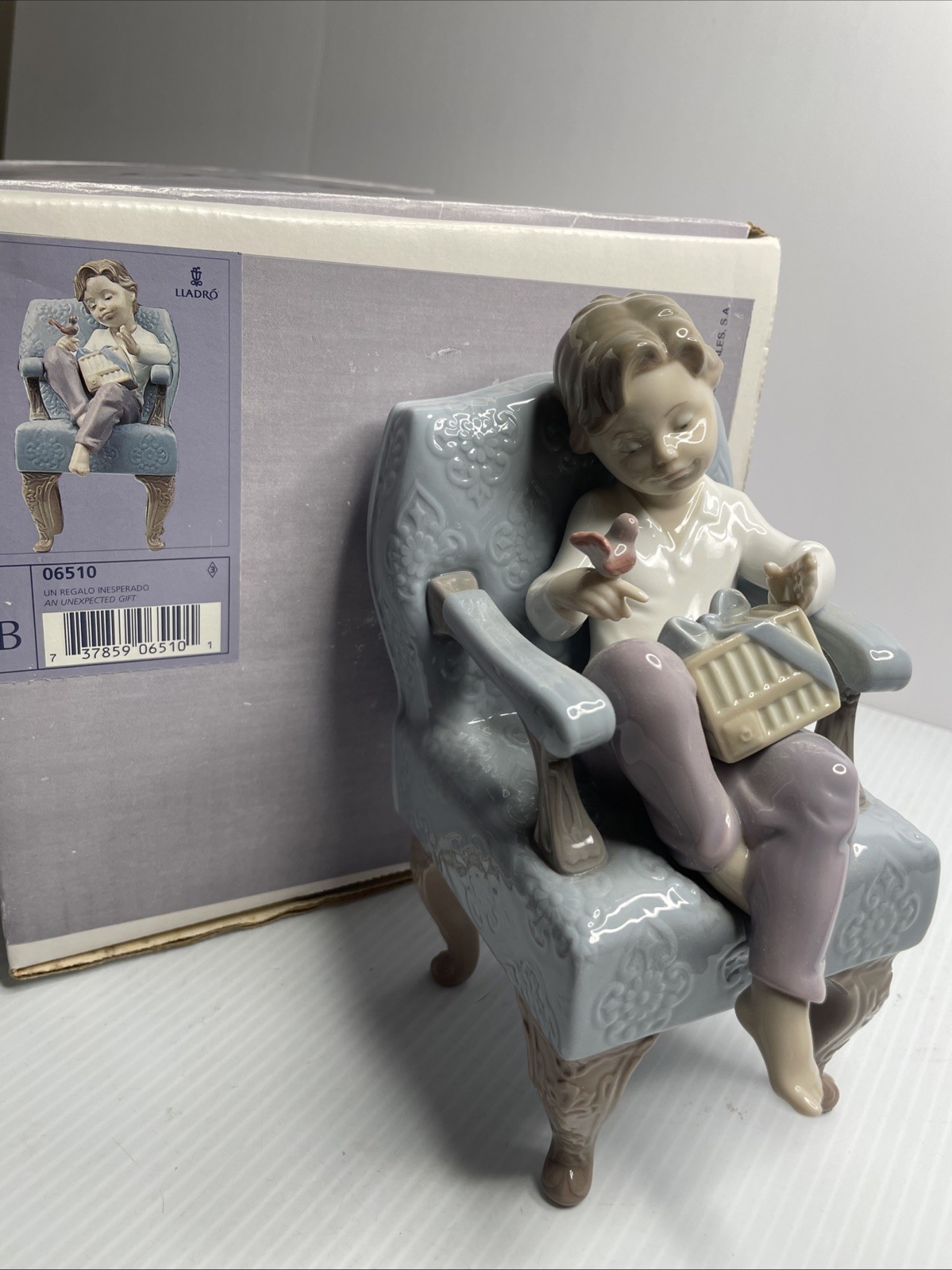 Lladro 6510 An Unexpected Gift w/ Original Box - Perfect Condition Lladro 6510 An Unexpected Gift w/ Original Box - Perfect Condition