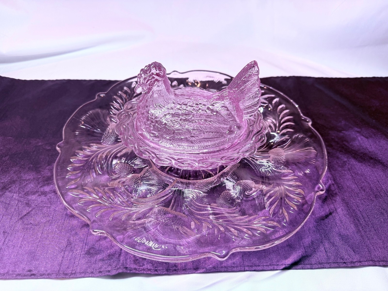 Mosser Glass Lavender Pink Hen on Nest Inverted Thistle Egg Platter Mosser Glass Lavender Pink Hen on Nest Inverted Thistle Egg Platter