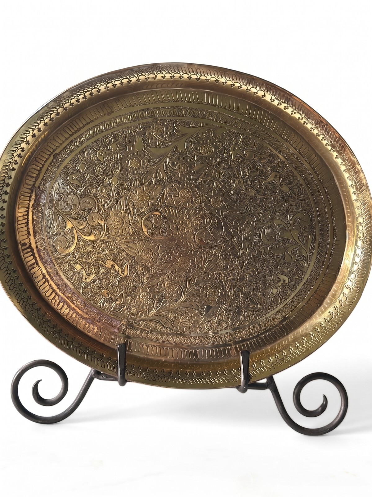 Vintage 1940s Benares Hand-Chased Heavy Gauge Brass Valet Tray Vintage 1940s Benares Hand-Chased Heavy Gauge Brass Valet Tray