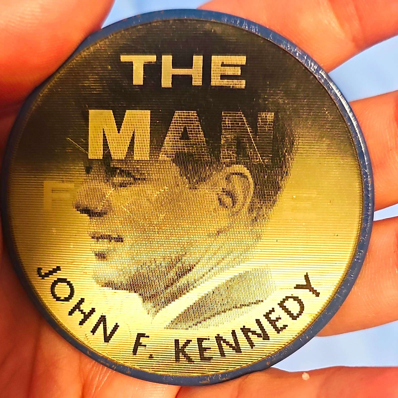 1960 JOHN KENNEDY FOR PRESIDENT BUTTON 2 1/2 1960 JOHN KENNEDY FOR PRESIDENT BUTTON 2 1/2