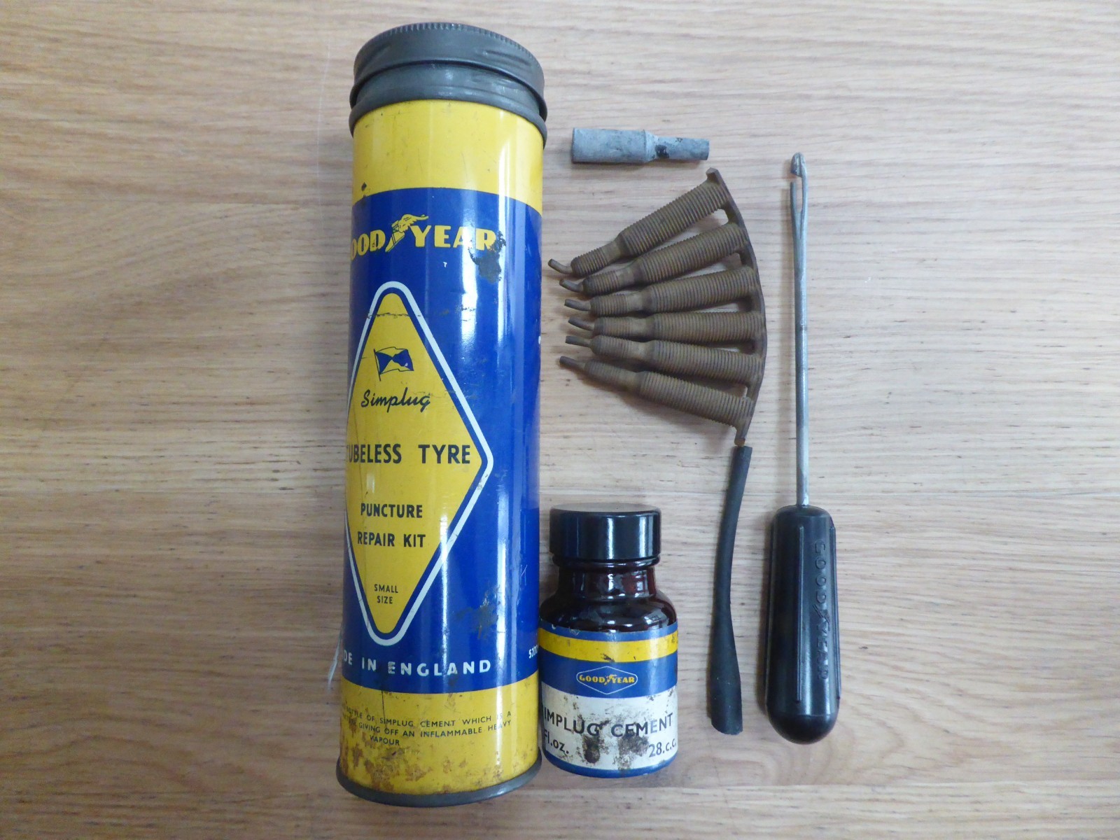 Vintage Goodyear Simplug Tubeless Tyre Puncture Repair Kit (Display Only) Vintage Goodyear Simplug Tubeless Tyre Puncture Repair Kit (Display Only)