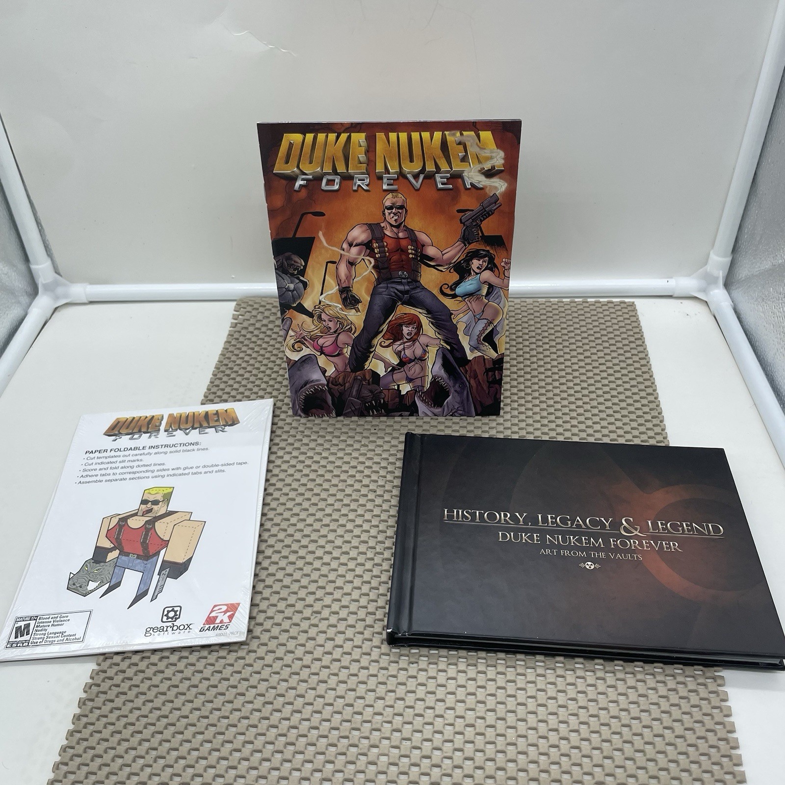 Duke Nukem Forever #0 With Paper Foldable Duke and Art from the Vaults