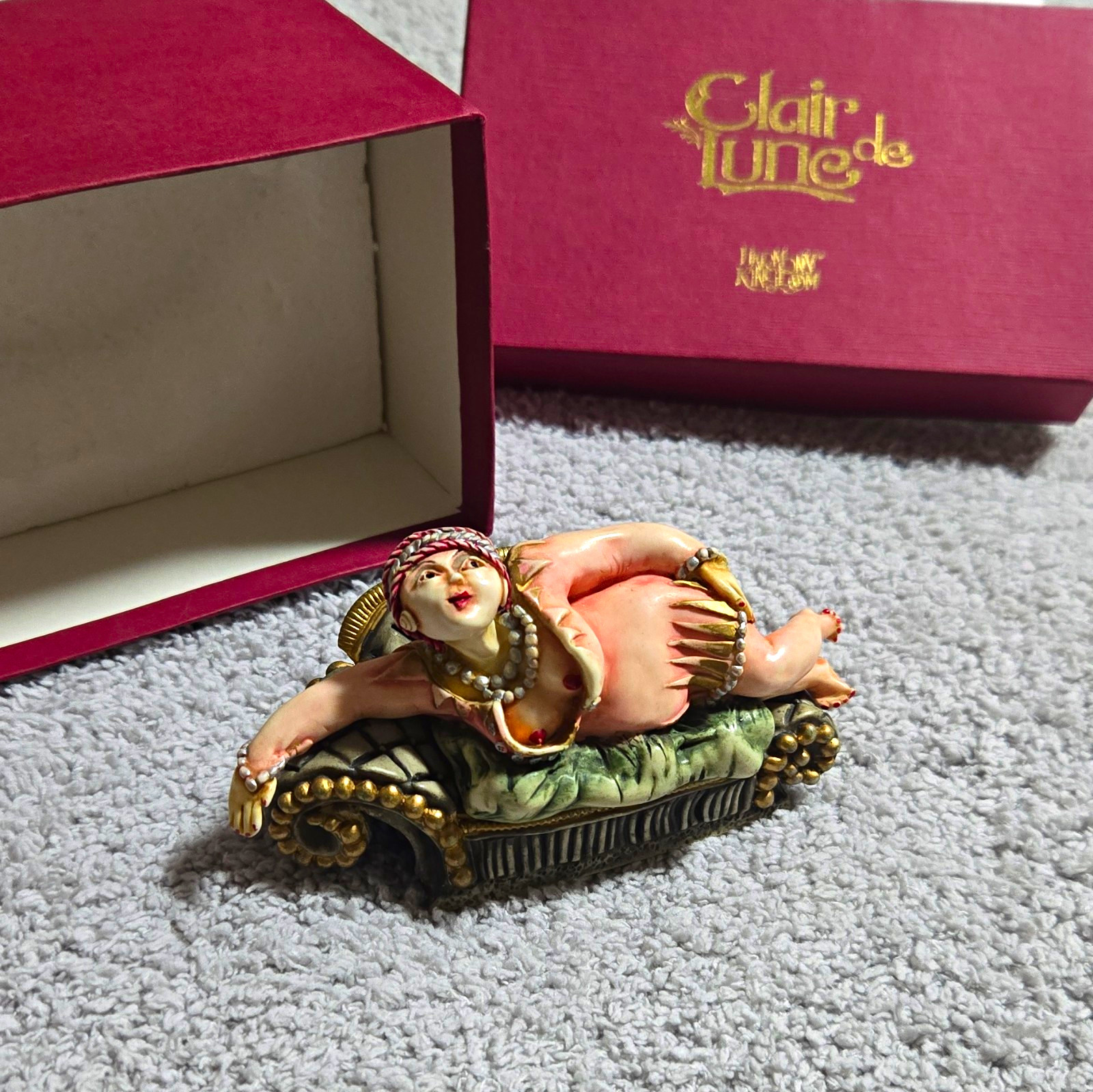 Clair de Lune Mme. Kiki Handmade Trinket Box Figurine Limited Edition A/P 2500 Clair de Lune Mme. Kiki Handmade Trinket Box Figurine Limited Edition A/P 2500