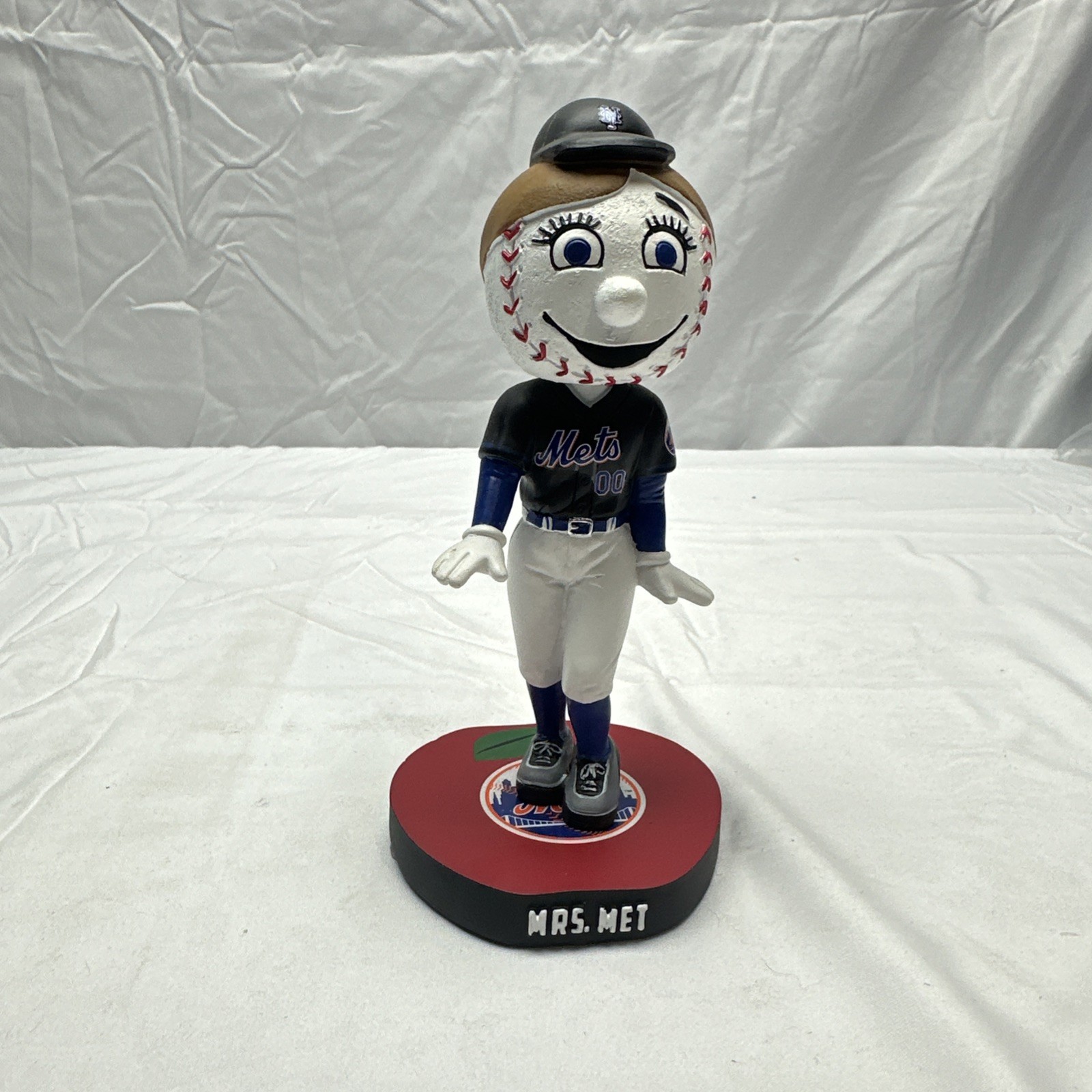 Mrs. Met New York “The Diamond”Limited Edition Handcrafted Collectible Foco 2022 Mrs. Met New York “The Diamond”Limited Edition Handcrafted Collectible Foco 2022