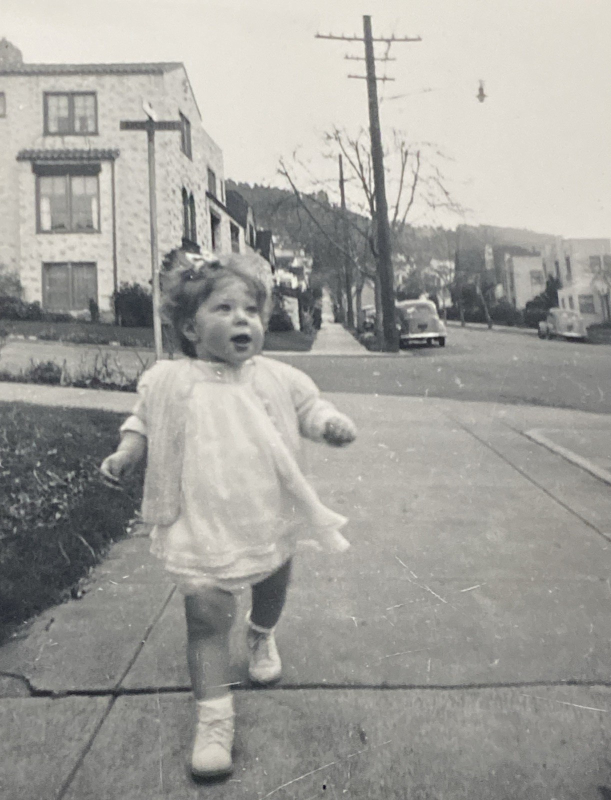 1940s Cute Adorable Little Girl Walking on Street Cars Snapshot Old Photo P19b19