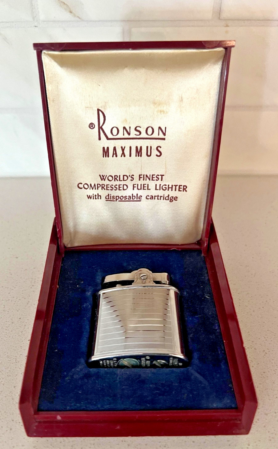 Vintage RONSON MAXIMUS Lighter with Box - Nice Piece Vintage RONSON MAXIMUS Lighter with Box - Nice Piece