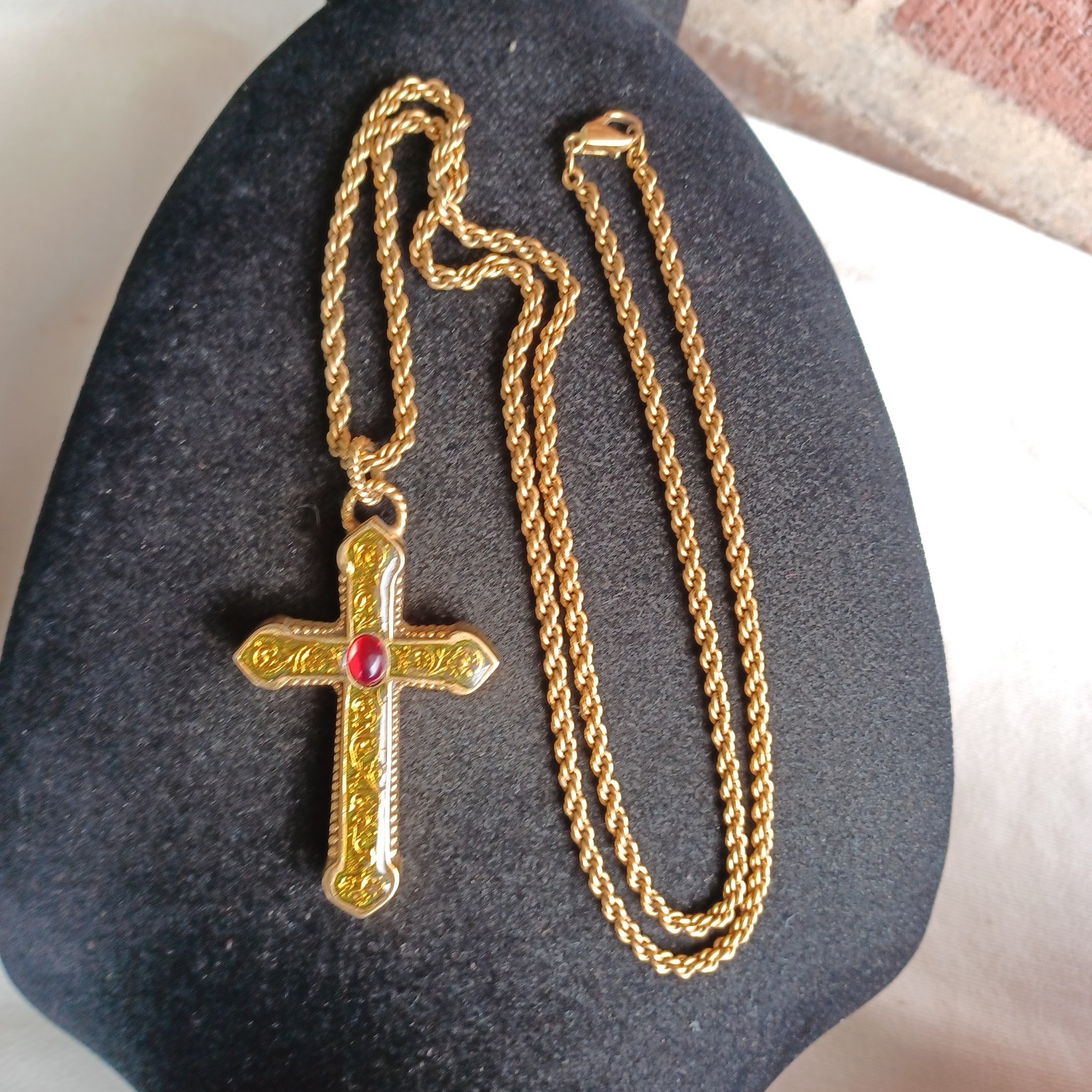 VINTAGE VATICAN LIBRARY COLLECTION RENAISSANCE REVIVAL RED CAB CROSS NECKLACE VINTAGE VATICAN LIBRARY COLLECTION RENAISSANCE REVIVAL RED CAB CROSS NECKLACE