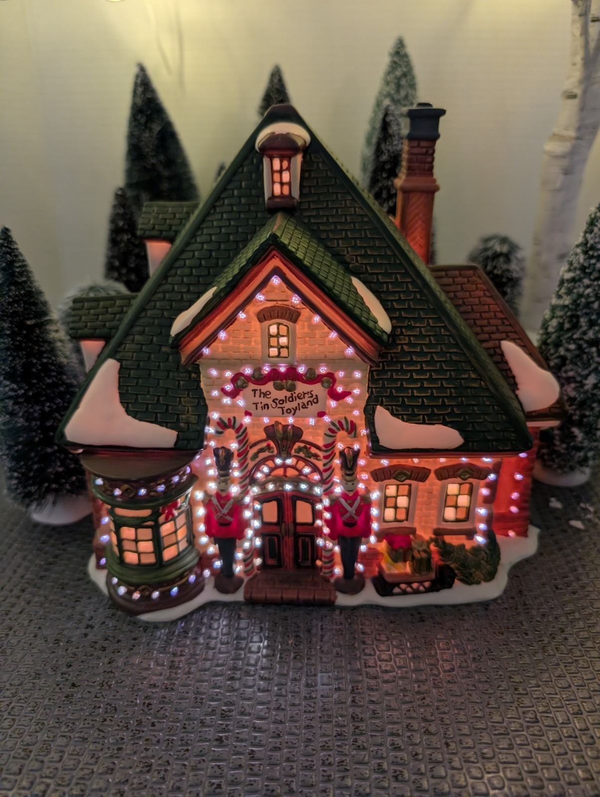 santas workbench tin soldiers toyland fiber optic house EUC in box, vtg