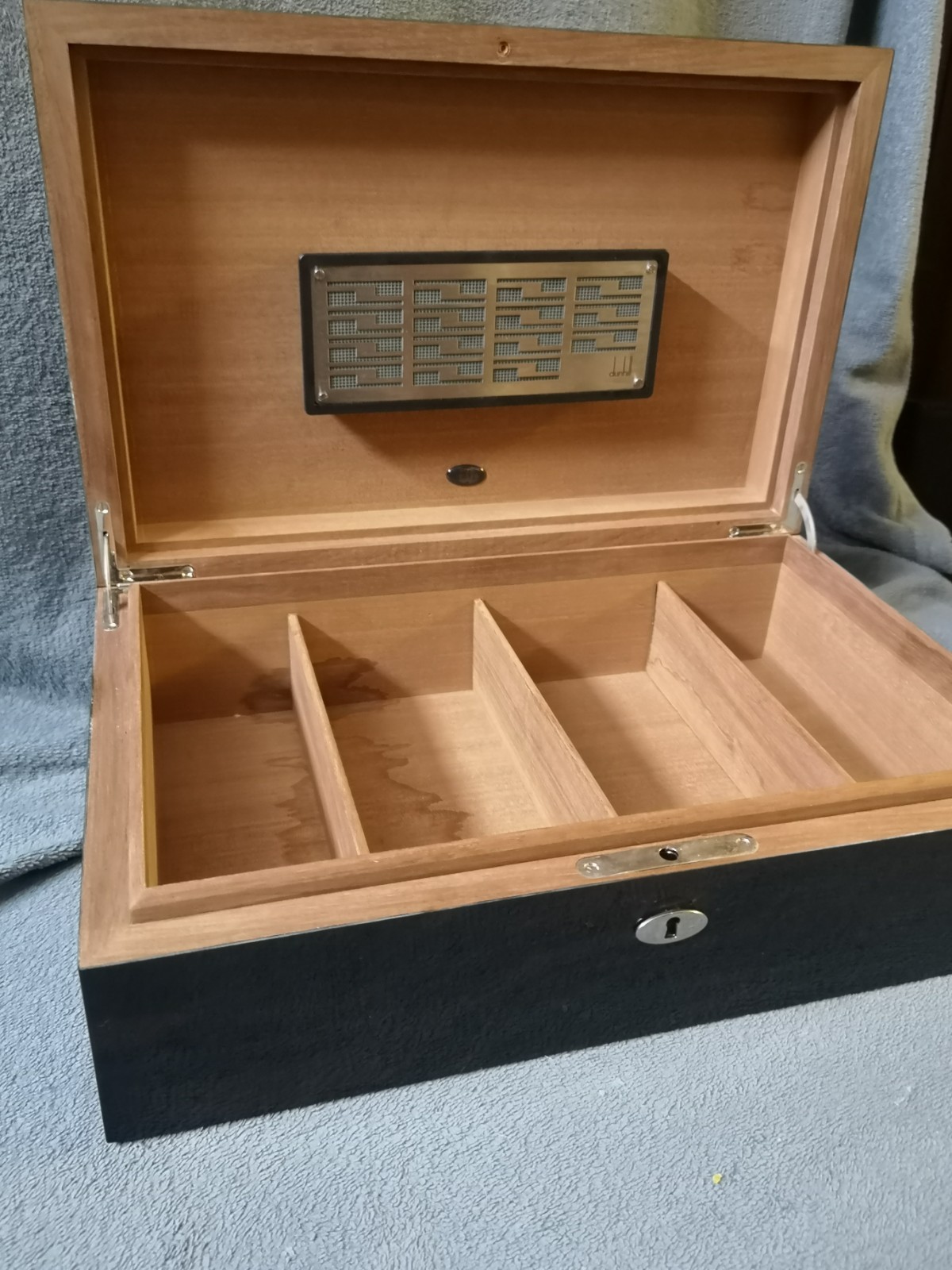 Alfred Dunhill Macassar Humidor (100 cigars) needs repair Alfred Dunhill Macassar Humidor (100 cigars) needs repair