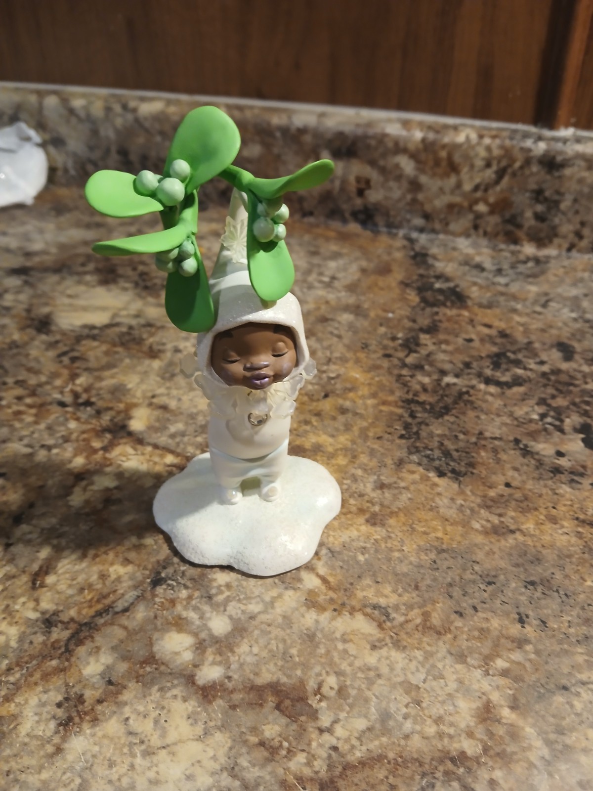 Willitts Designs FlakeLing Tales Pucker Up Figurine Thomas Blackshear Holiday Willitts Designs FlakeLing Tales Pucker Up Figurine Thomas Blackshear Holiday