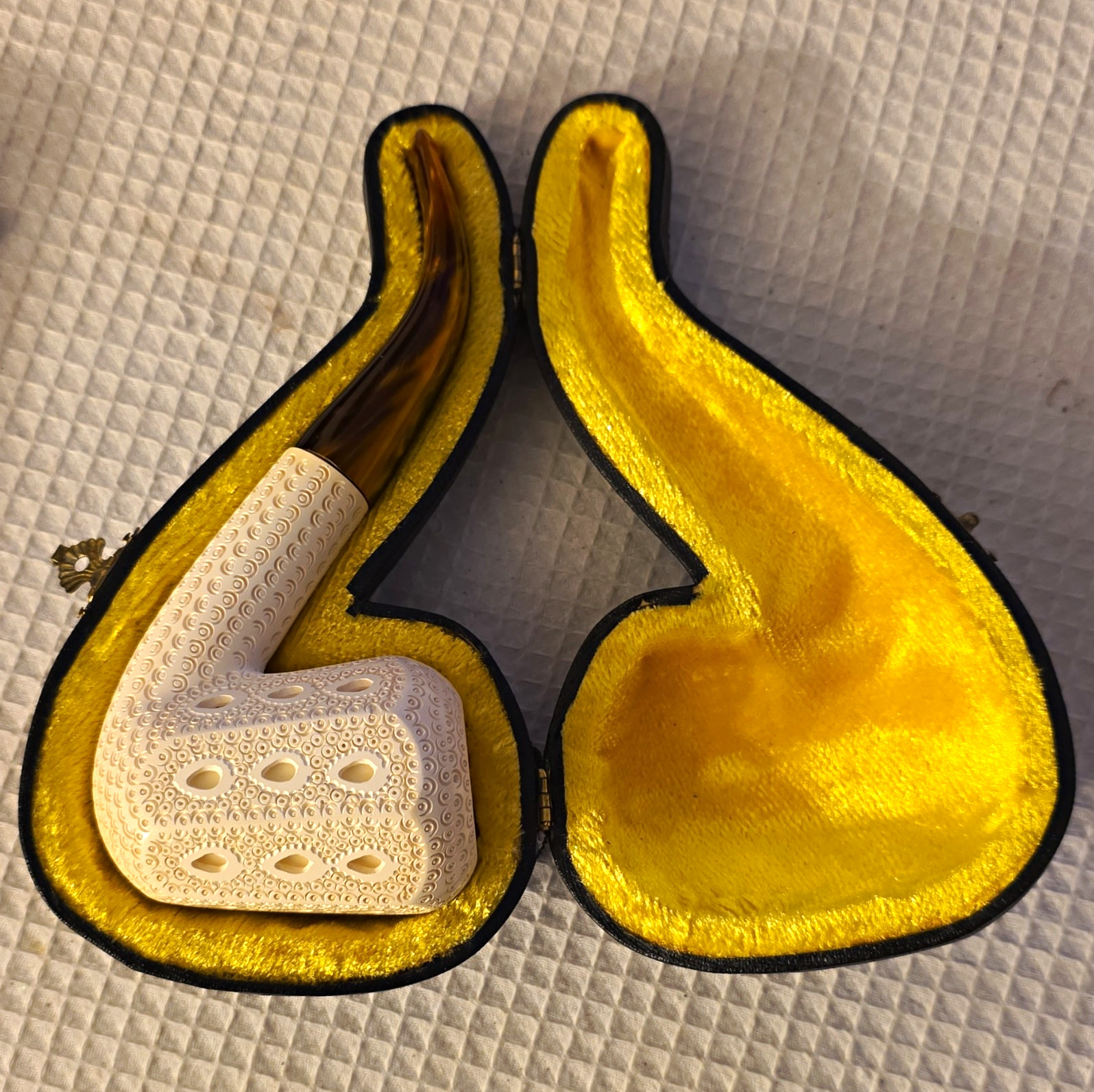 Vintage Carved Meerschaum Tobacco Pipe w/ Brown Stem, Yellow-Lined Fitted Case Vintage Carved Meerschaum Tobacco Pipe w/ Brown Stem, Yellow-Lined Fitted Case