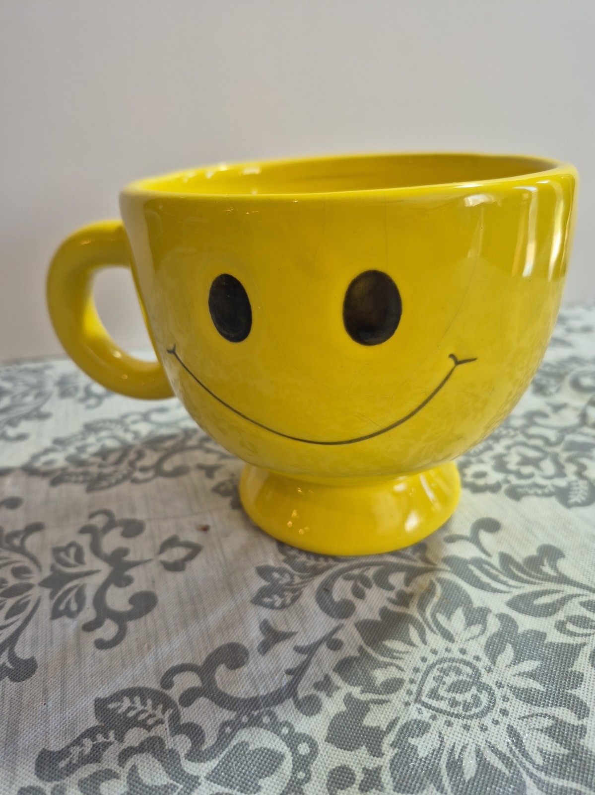 Smiley Face Vintage Large Yellow 28 oz. Mug 