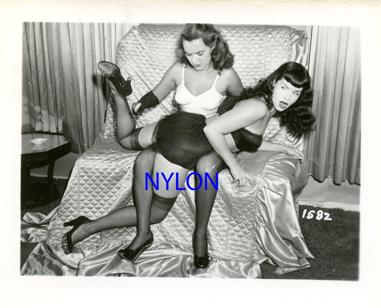 RARE BETTIE PAGE AND JUNE KING VINTAGE 1950\'s 4 x 5 PHOTO BY IRVING KLAW RARE BETTIE PAGE AND JUNE KING VINTAGE 1950\'s 4 x 5 PHOTO BY IRVING KLAW