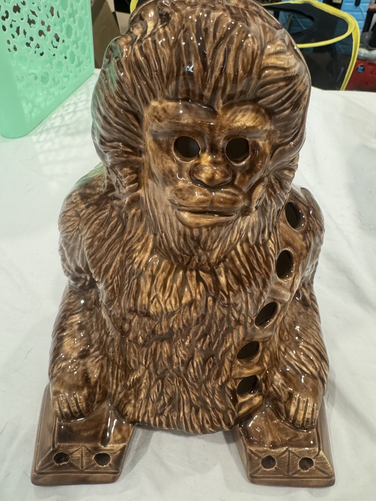 Vintage Star Wars 1981 Ceramic Chewbacca Brown Unlisensed Table Lamp (no light) Vintage Star Wars 1981 Ceramic Chewbacca Brown Unlisensed Table Lamp (no light)