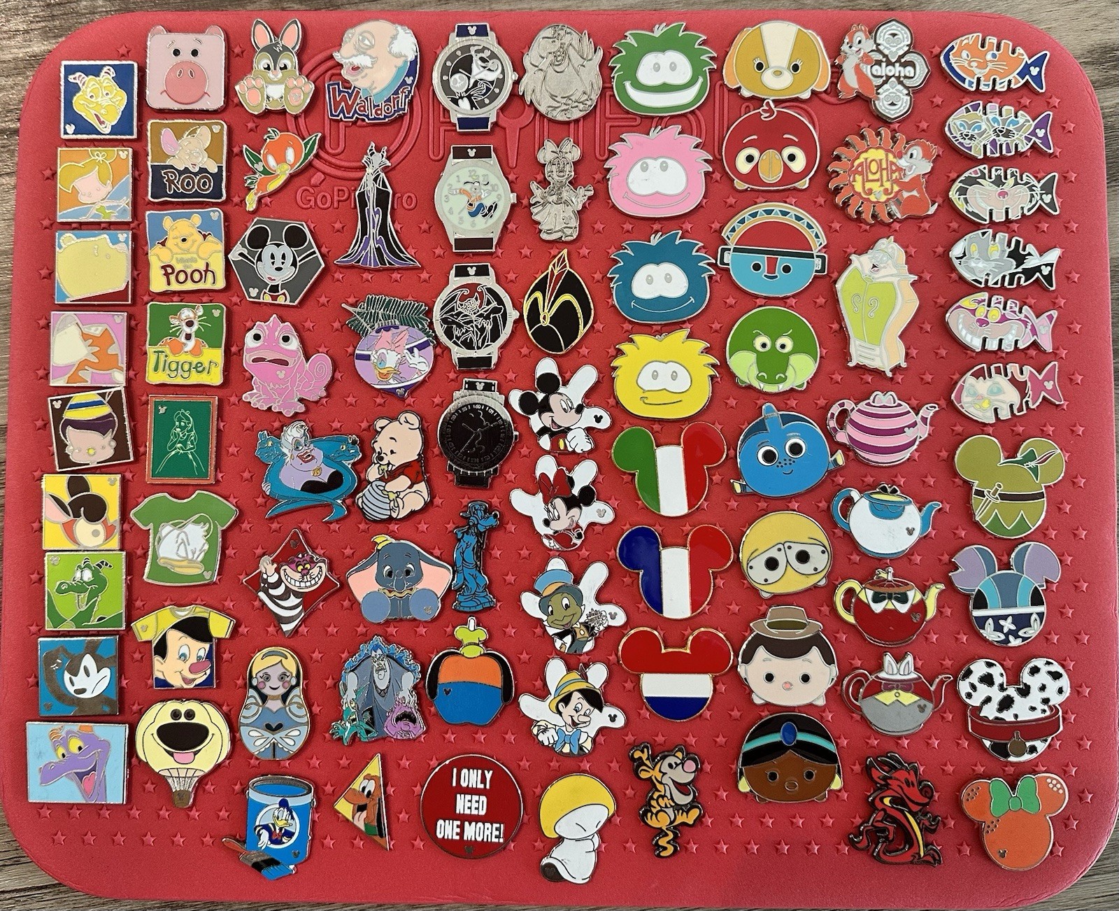 Disney Trading pins Lot Of 50 - Free Mini PinFolio - -No Duplicates