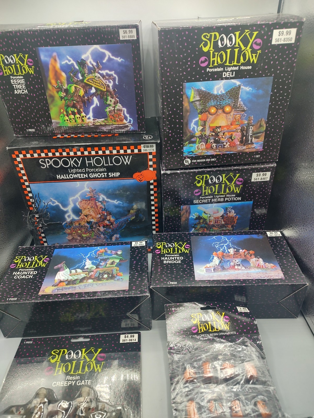 Vintage Spooky Hollow 1997 Porcelain Halloween House Village Lot
