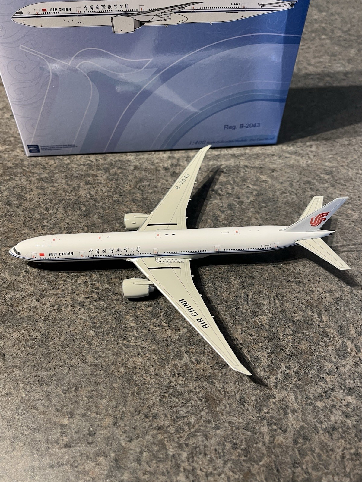 NG 1:400 Air China Boeing 777-300ER B-2043 with collectible card NG 1:400 Air China Boeing 777-300ER B-2043 with collectible card